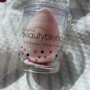 The original beauty blender make-up sponge!